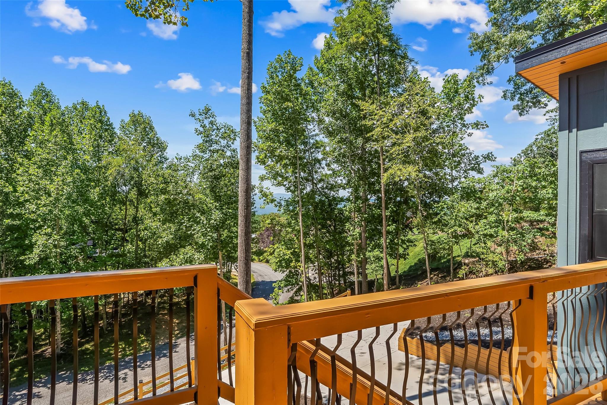 276 Coopers Drive — Hendersonville