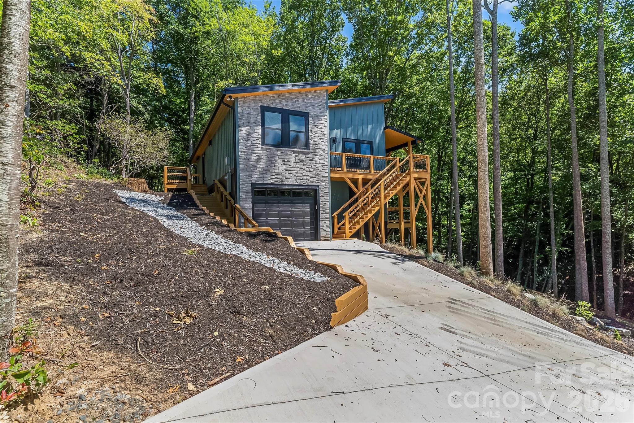 276 Coopers Drive — Hendersonville