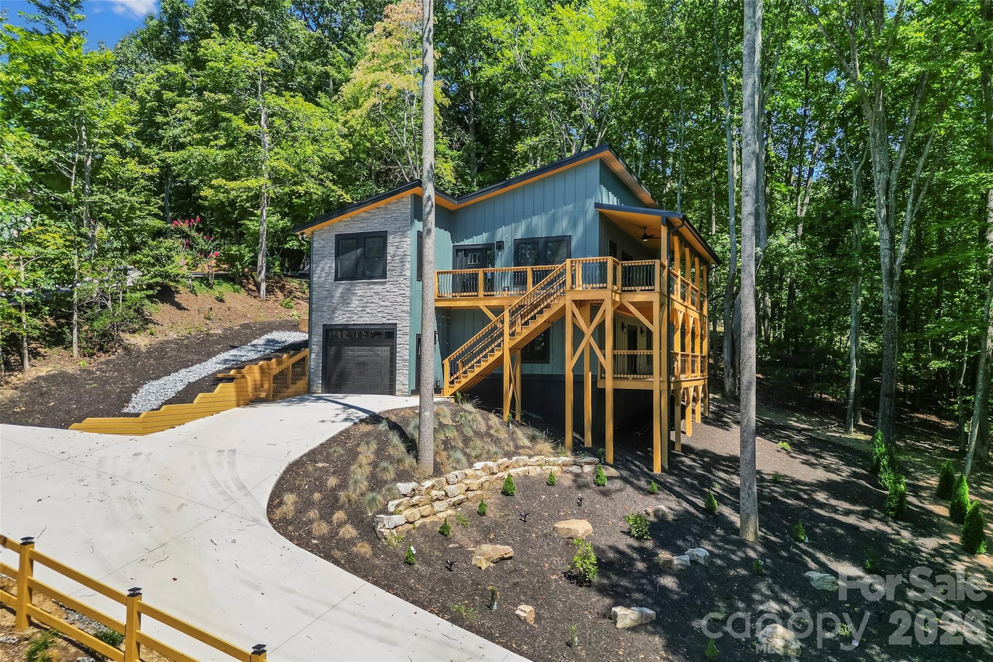 276 Coopers Drive — Hendersonville