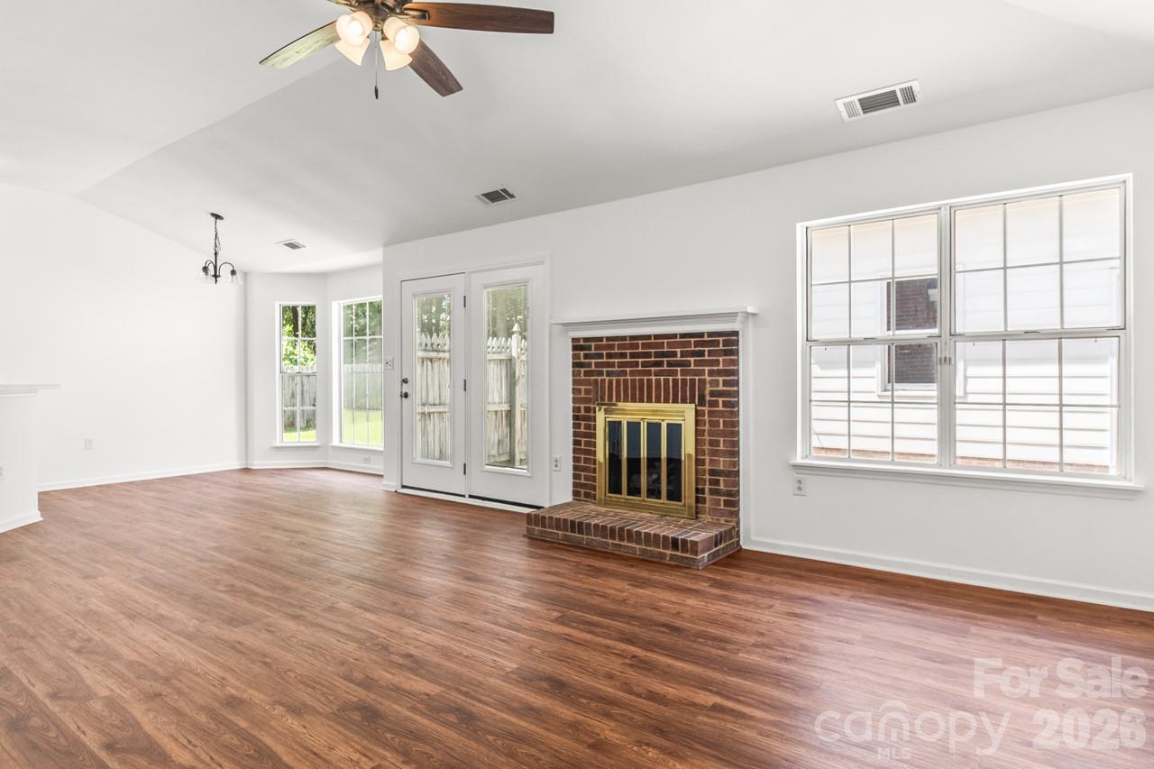 739 Oakbluff Circle — Charlotte