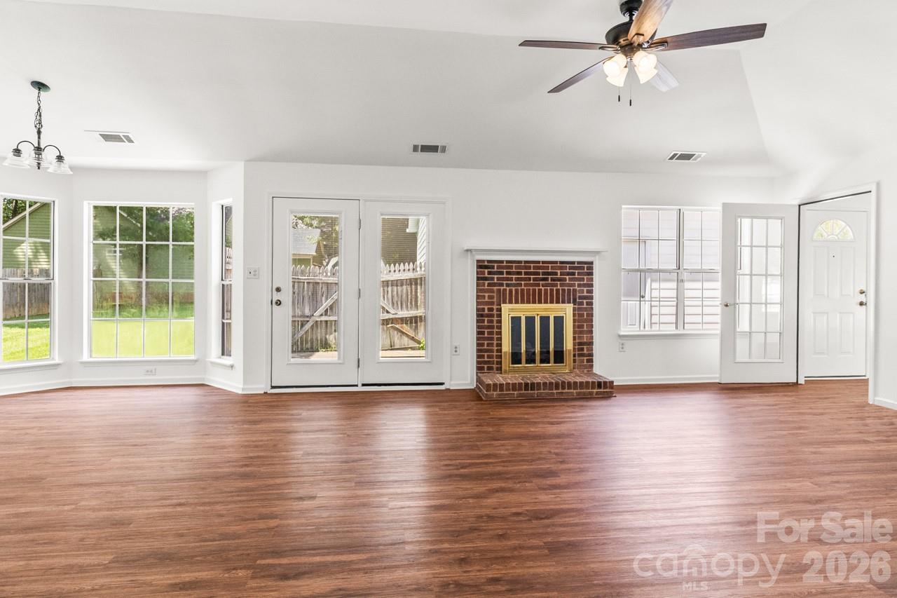 739 Oakbluff Circle — Charlotte