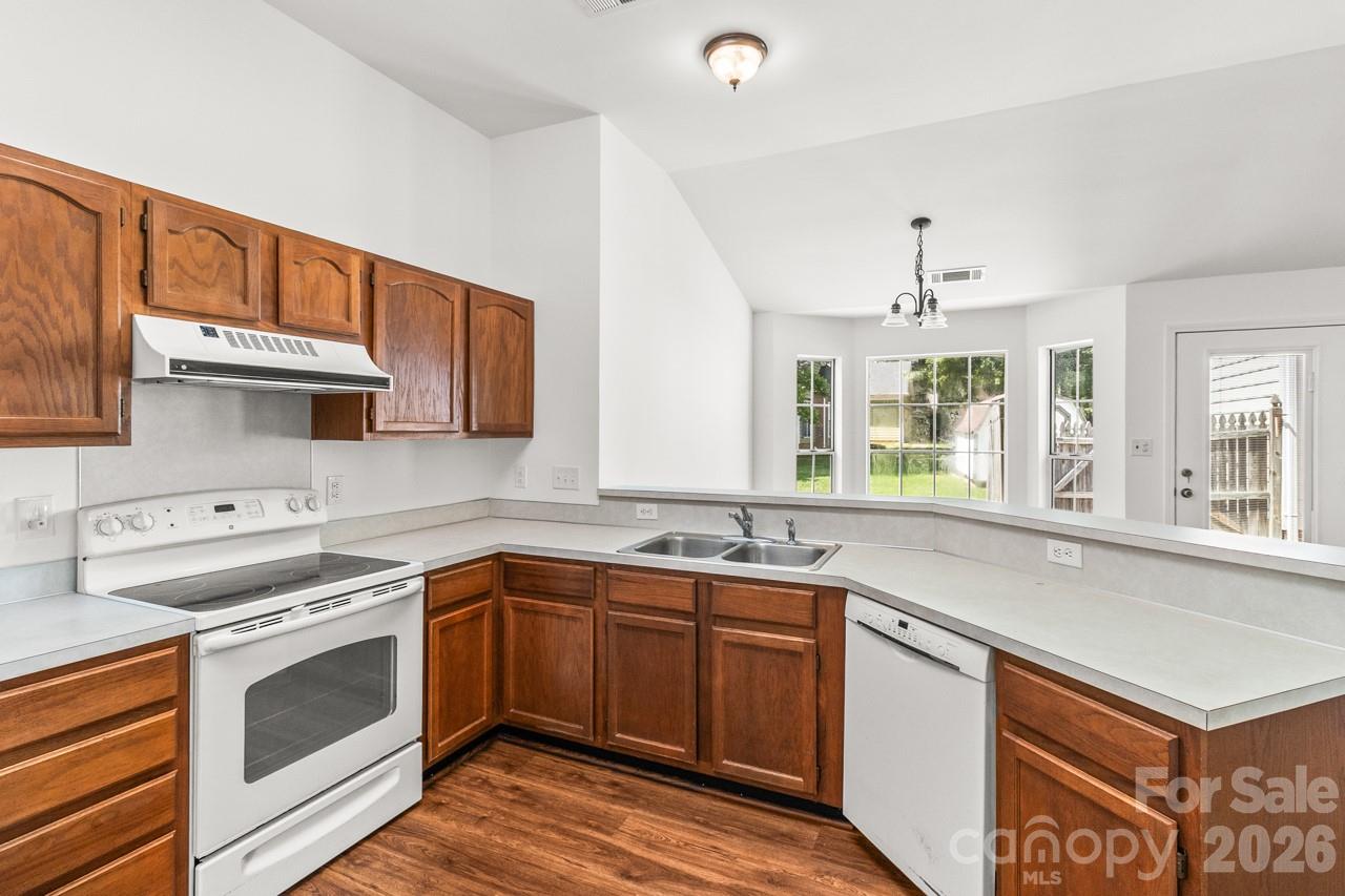 739 Oakbluff Circle — Charlotte