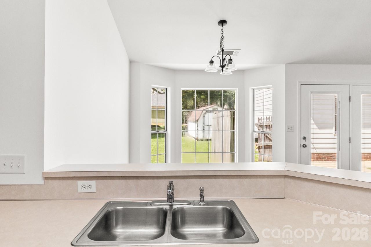 739 Oakbluff Circle — Charlotte