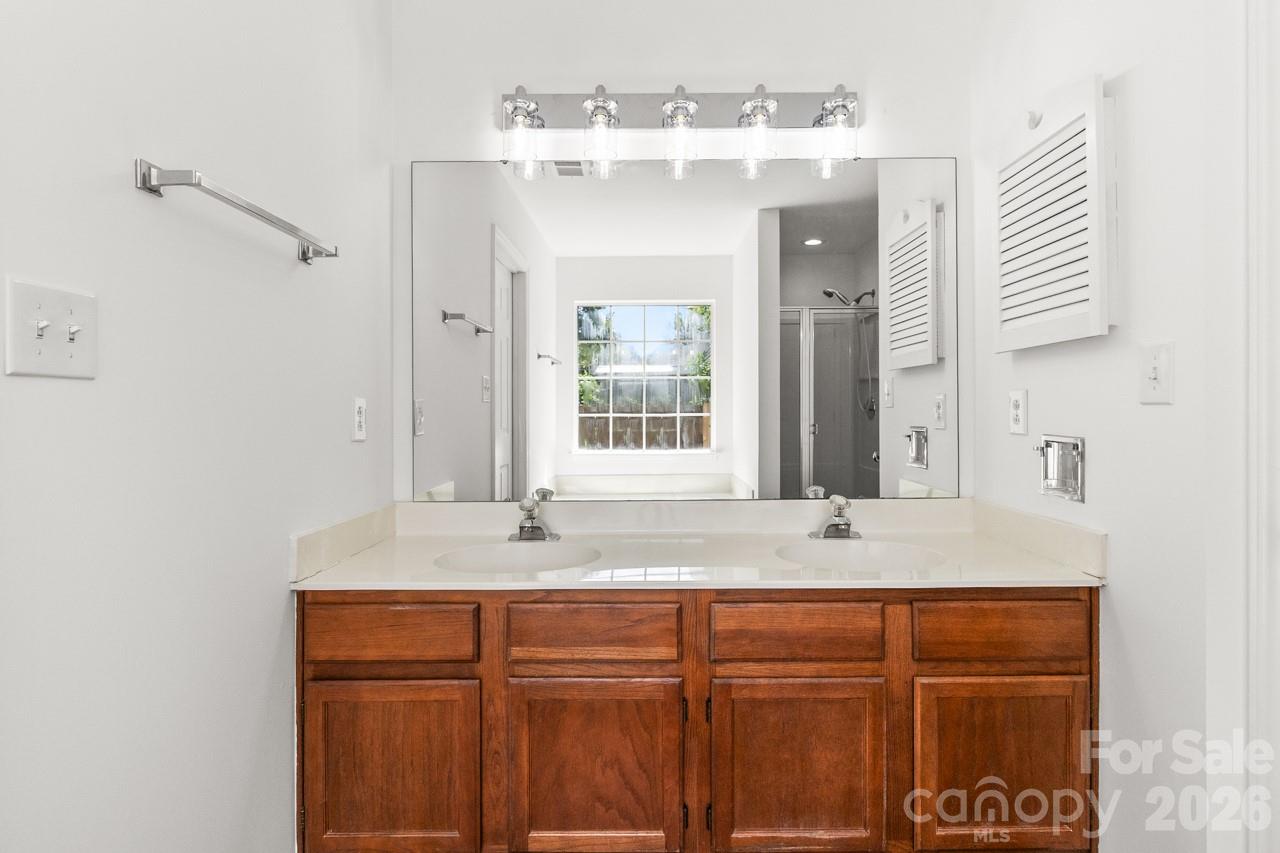 739 Oakbluff Circle — Charlotte