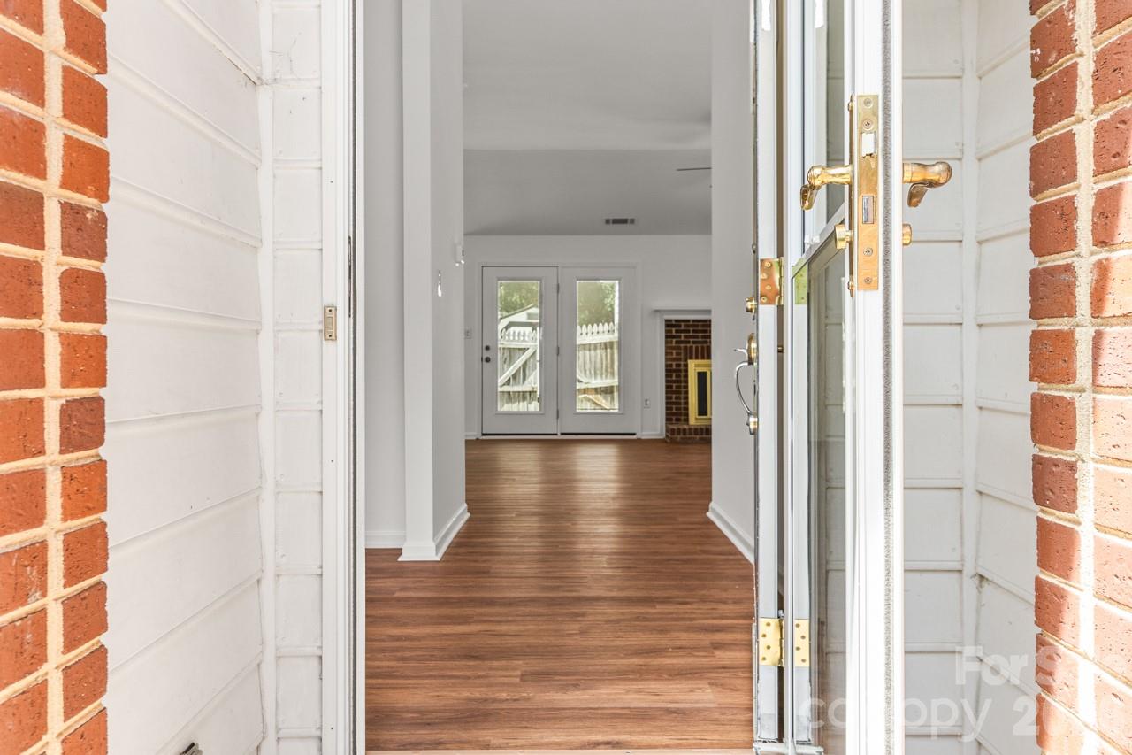 739 Oakbluff Circle — Charlotte