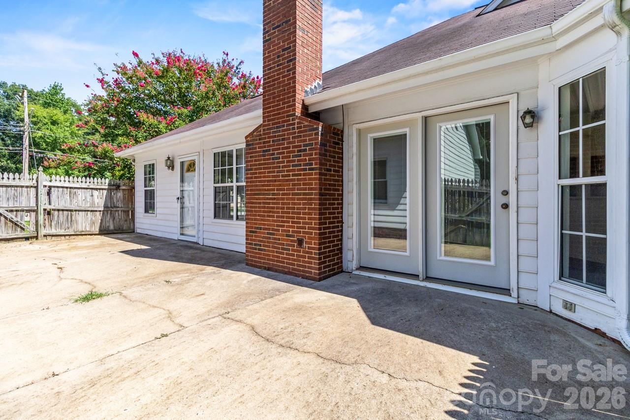 739 Oakbluff Circle — Charlotte
