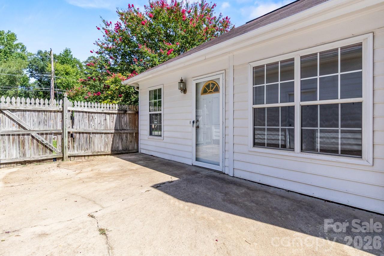 739 Oakbluff Circle — Charlotte