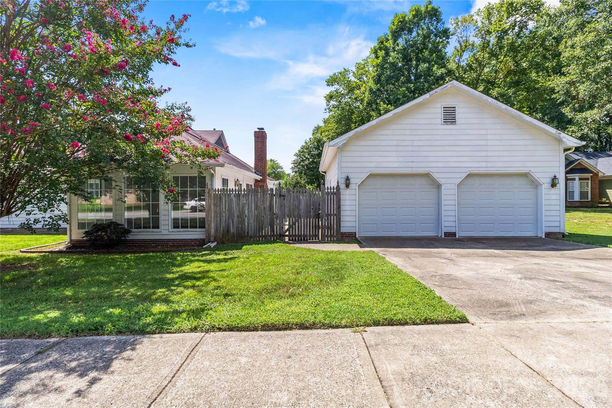 739 Oakbluff Circle — Charlotte