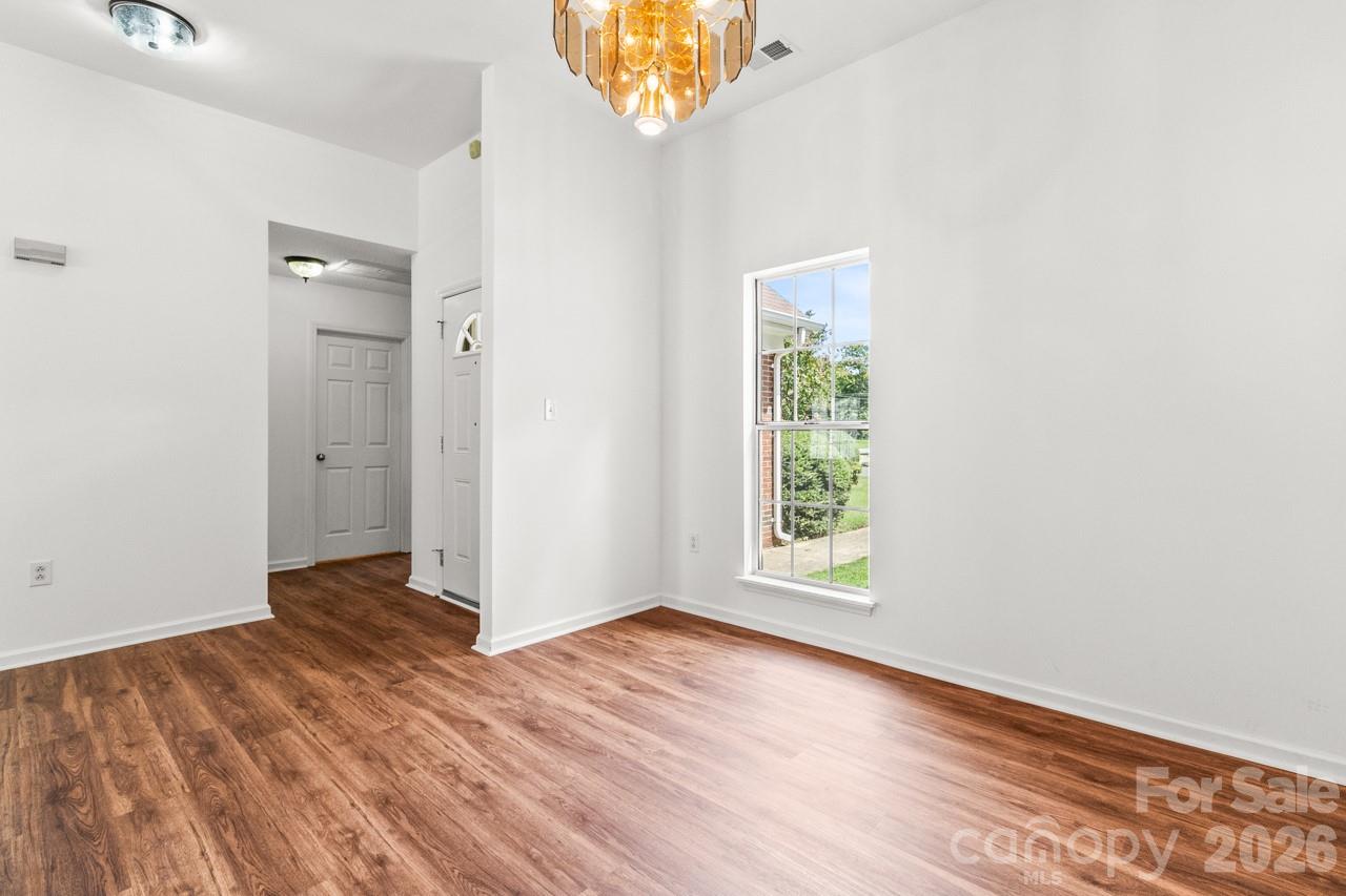 739 Oakbluff Circle — Charlotte