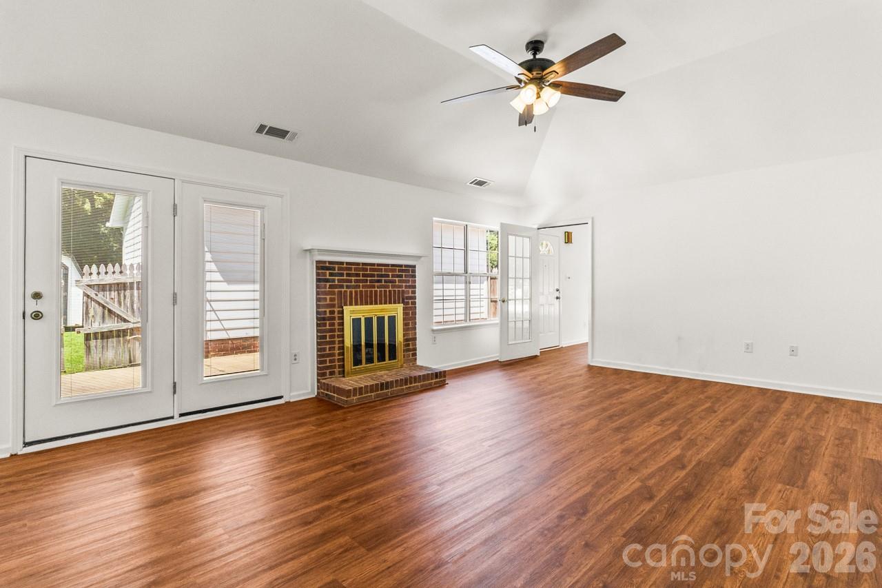 739 Oakbluff Circle — Charlotte