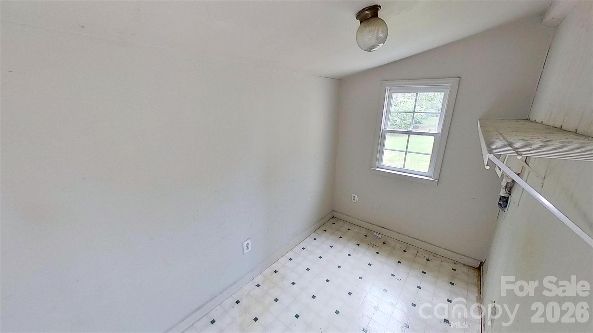 316 Southfork Road — Stallings