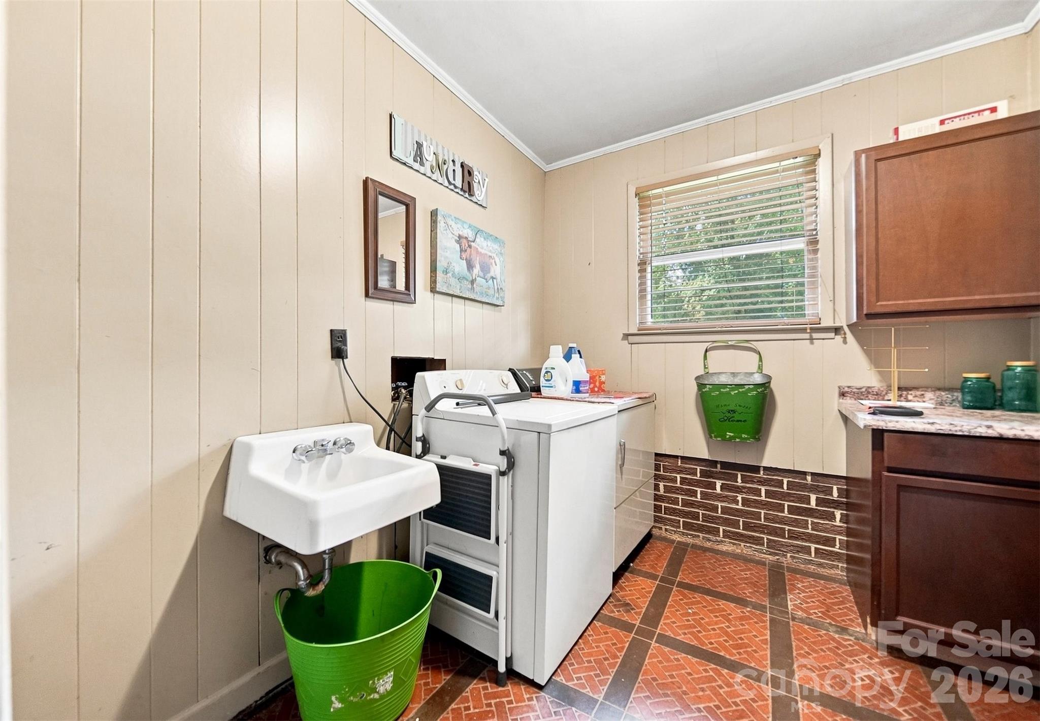 1920 30th Street NE — Hickory