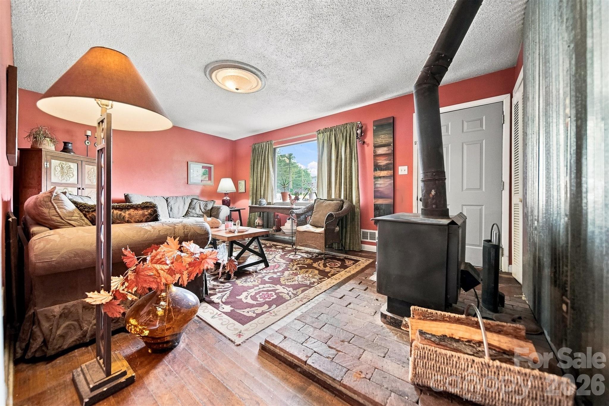 1920 30th Street NE — Hickory