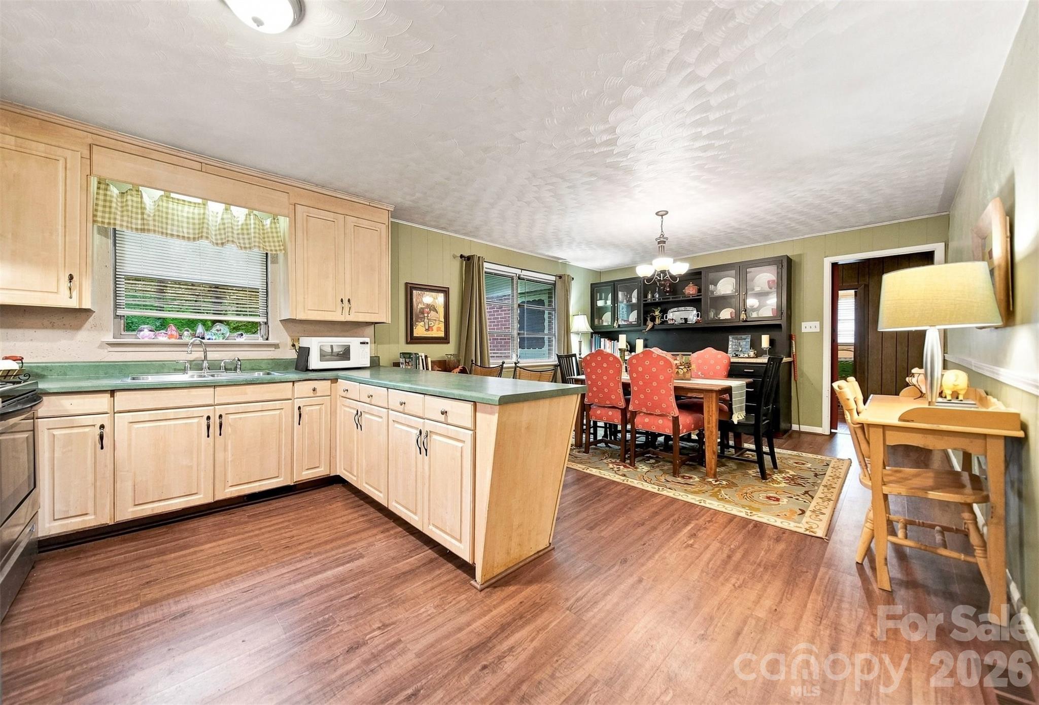 1920 30th Street NE — Hickory