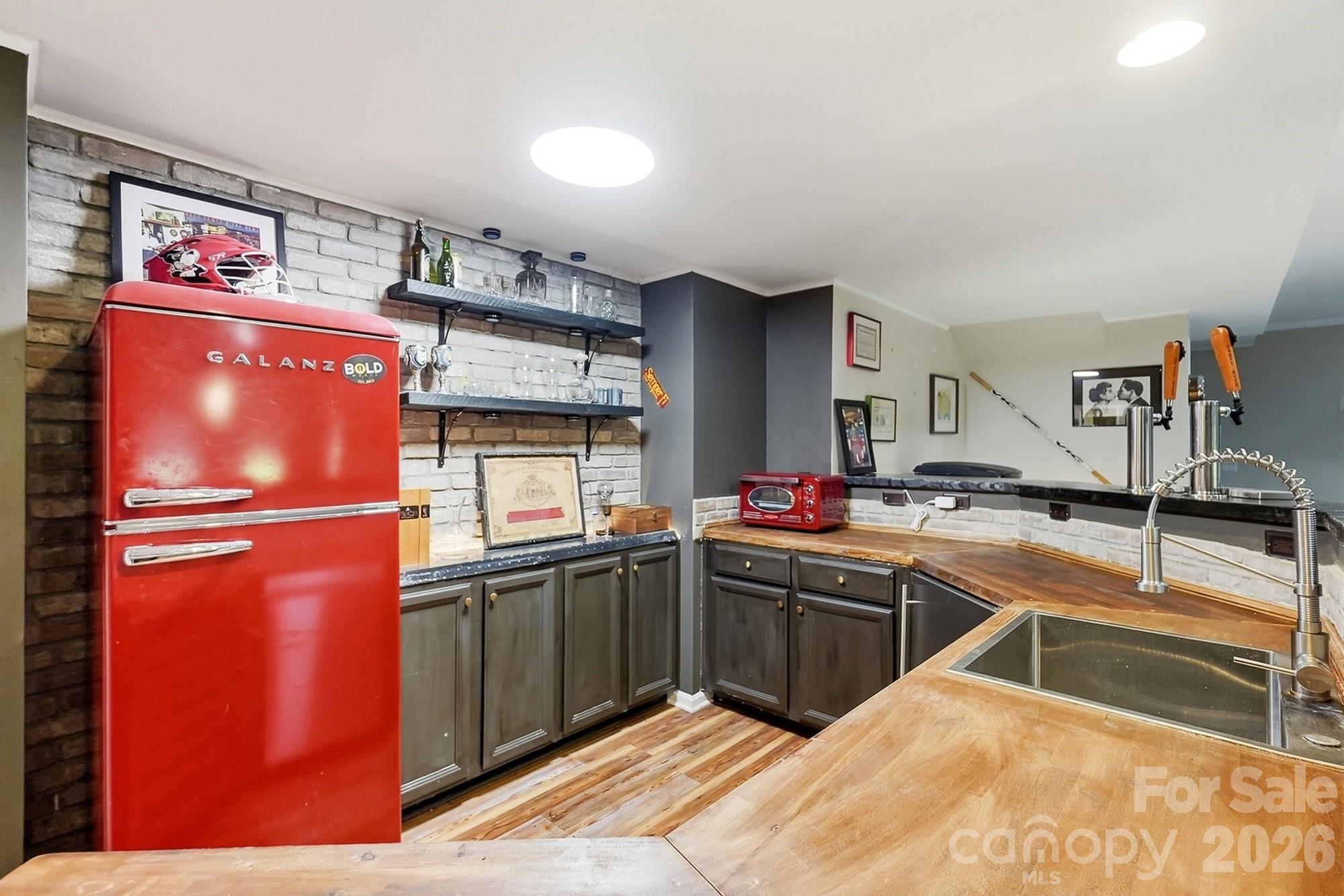638 Reliance Court — Tega Cay