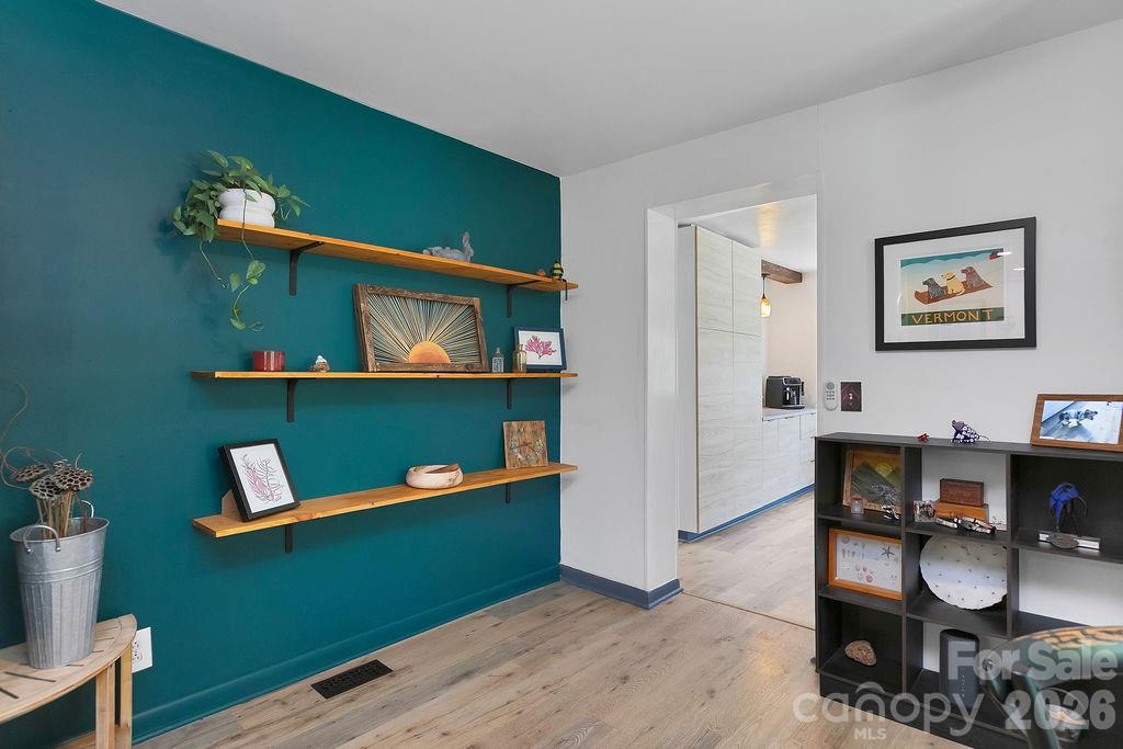 354 King Road — Pisgah Forest