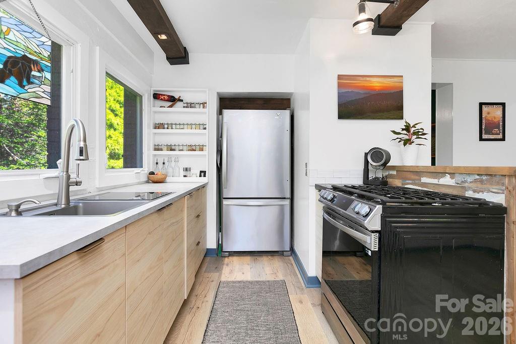 354 King Road — Pisgah Forest