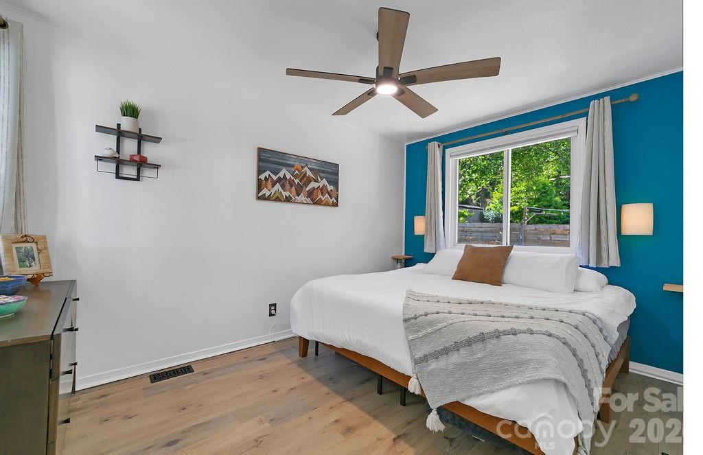 354 King Road — Pisgah Forest