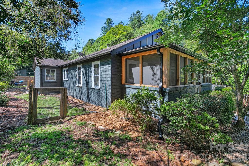354 King Road — Pisgah Forest