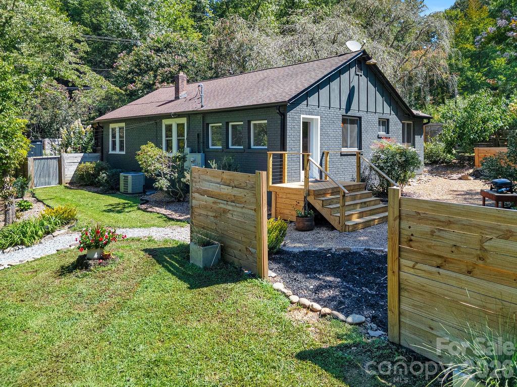 354 King Road — Pisgah Forest
