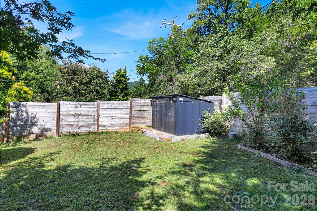 354 King Road — Pisgah Forest