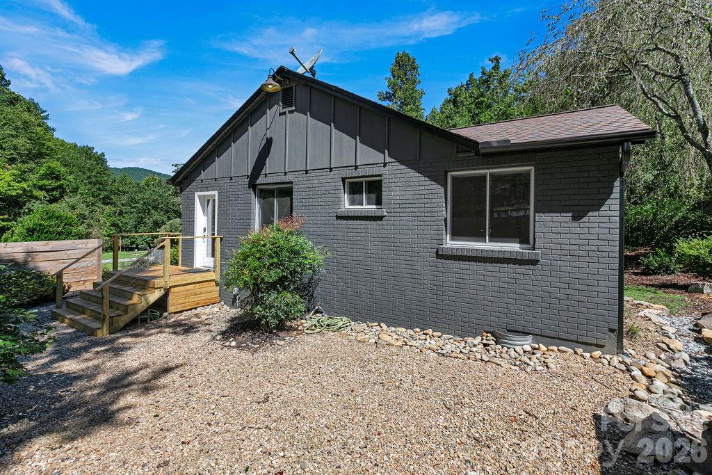 354 King Road — Pisgah Forest