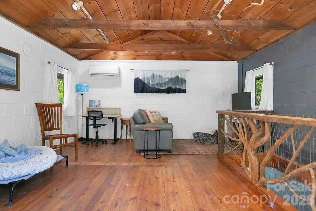 354 King Road — Pisgah Forest