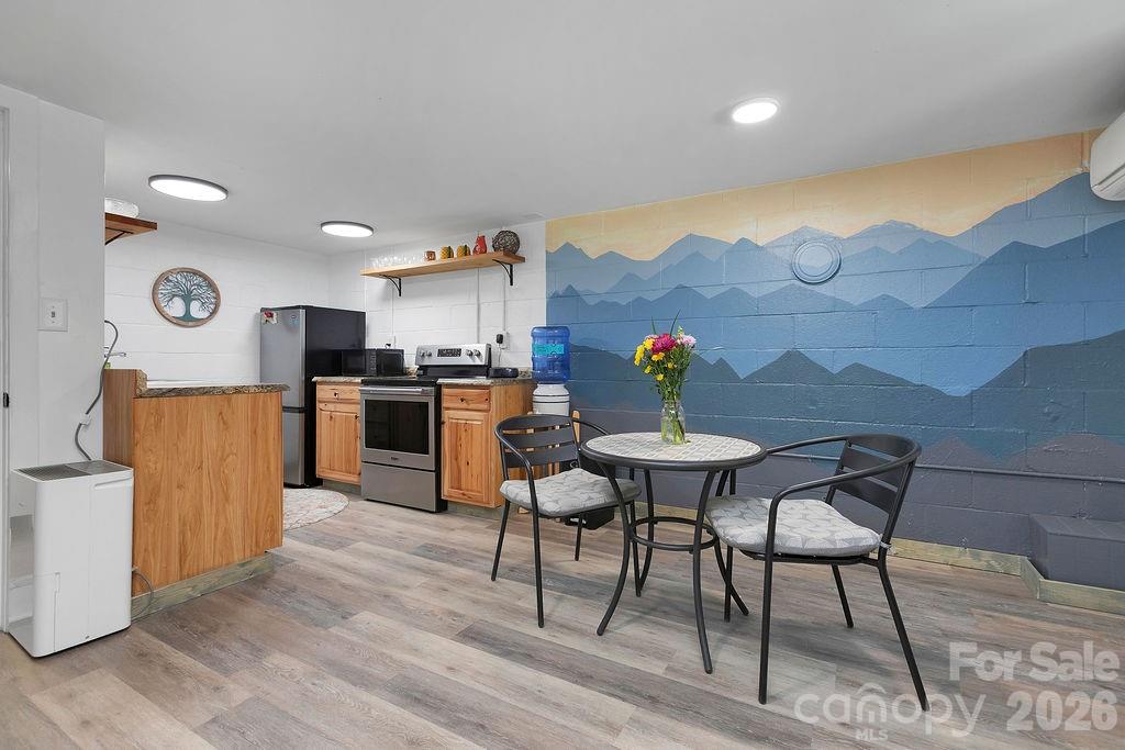 354 King Road — Pisgah Forest