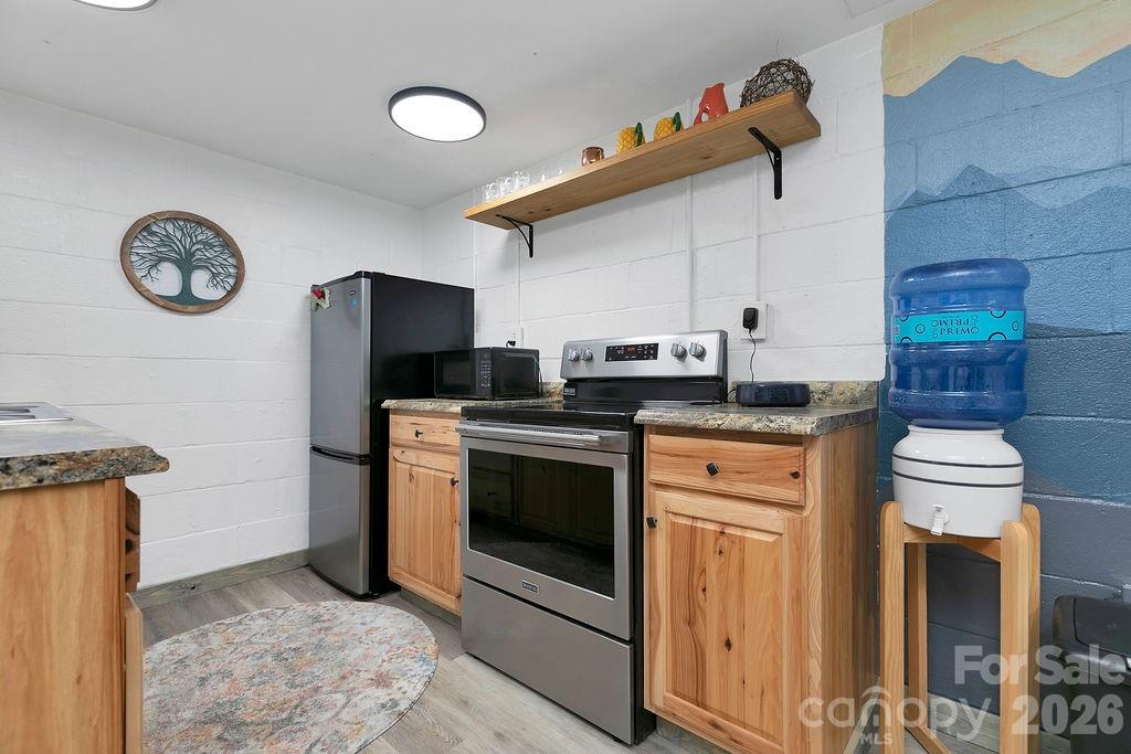354 King Road — Pisgah Forest