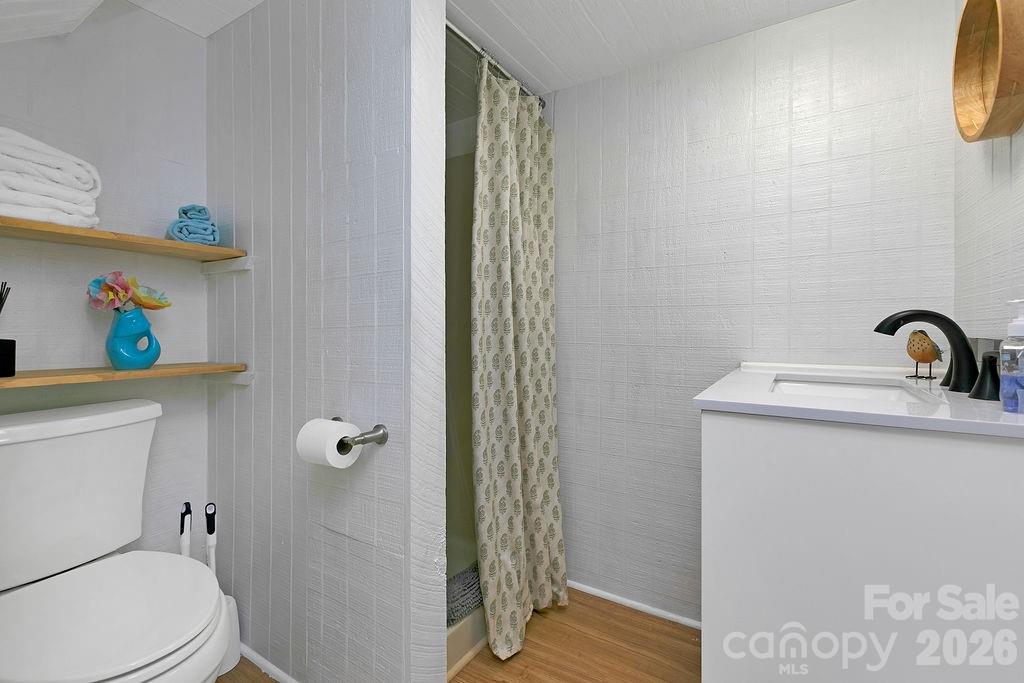 354 King Road — Pisgah Forest