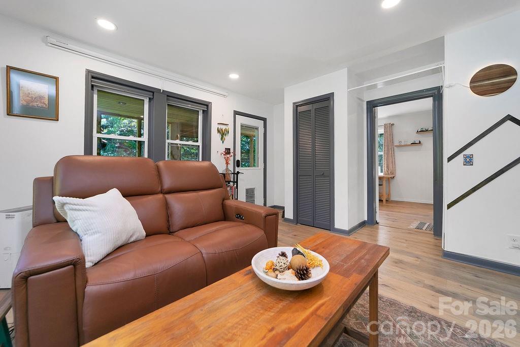 354 King Road — Pisgah Forest