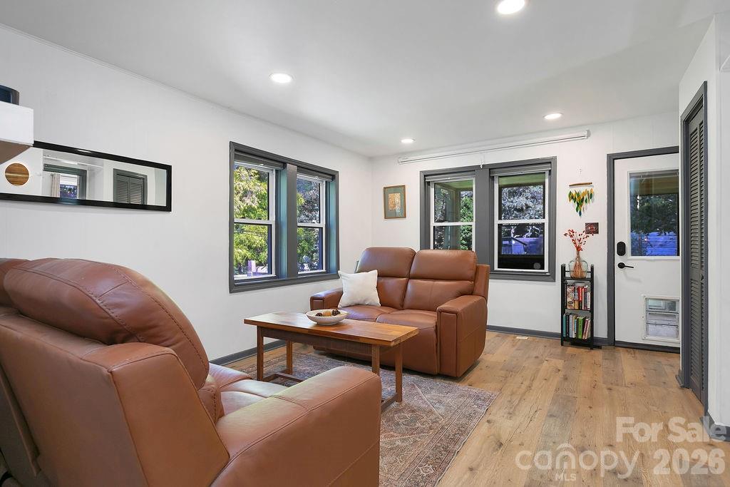 354 King Road — Pisgah Forest