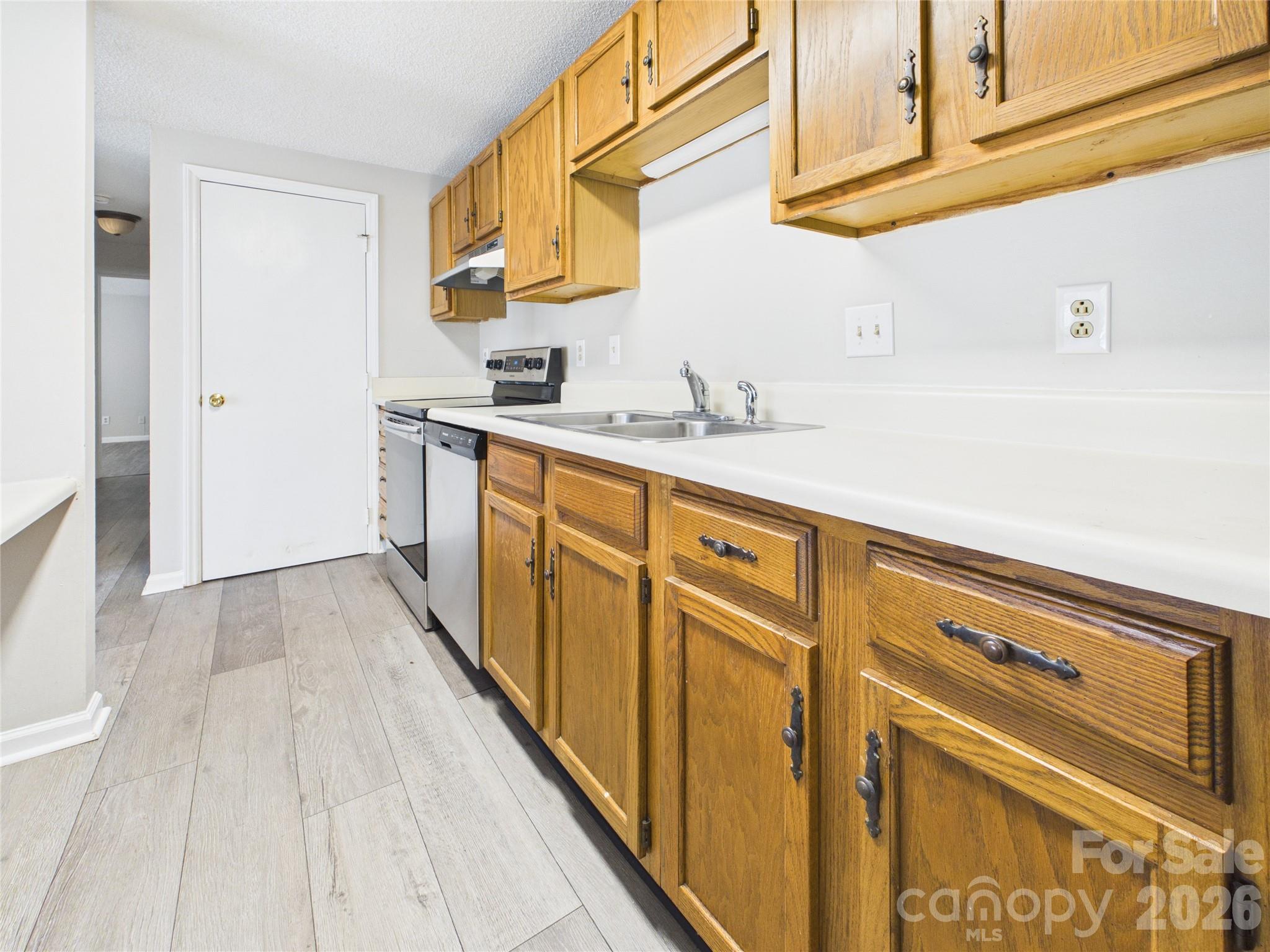 9511 Shannon Green Drive #APT E — Charlotte