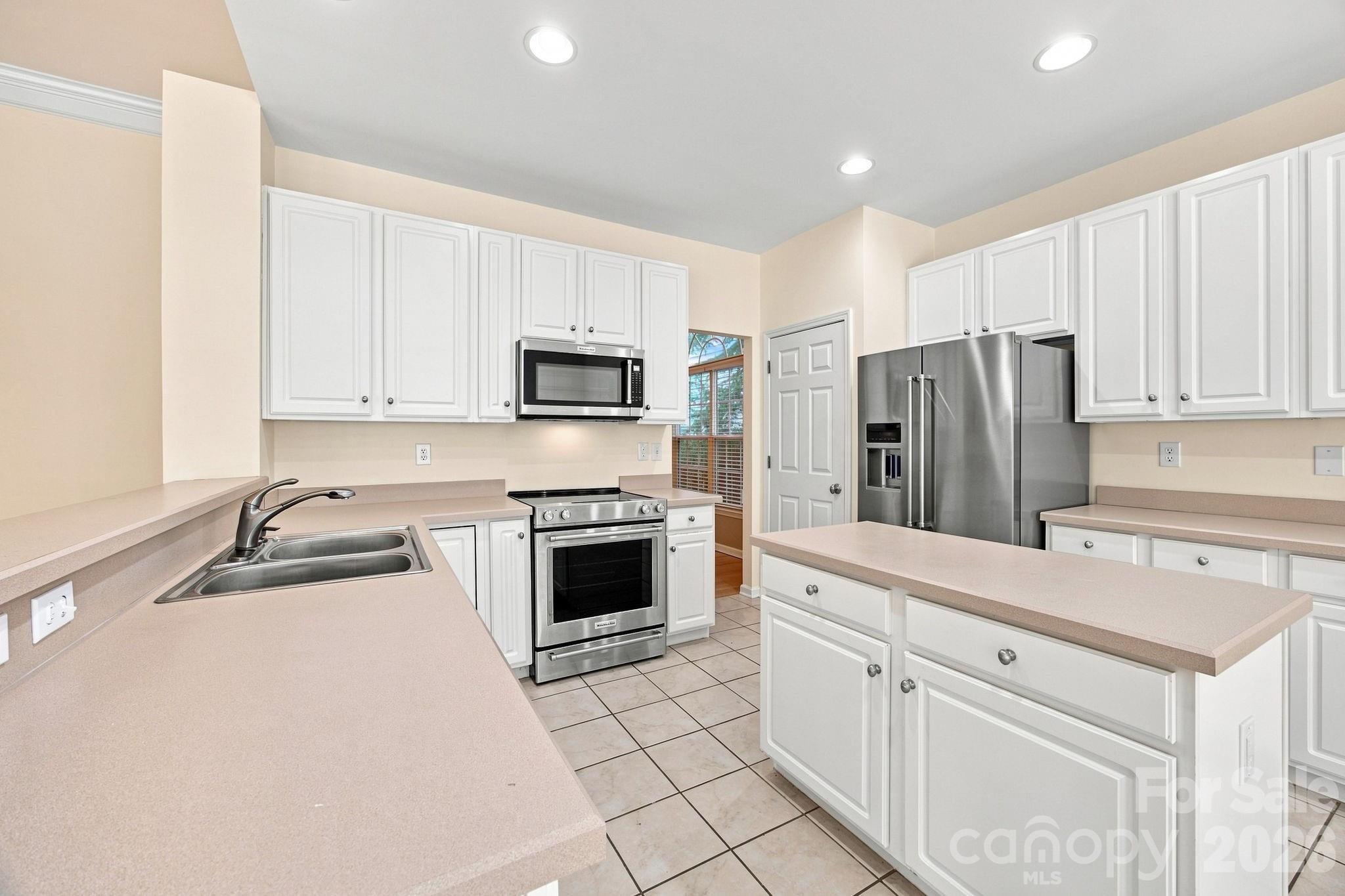 12602 Kemerton Lane — Huntersville