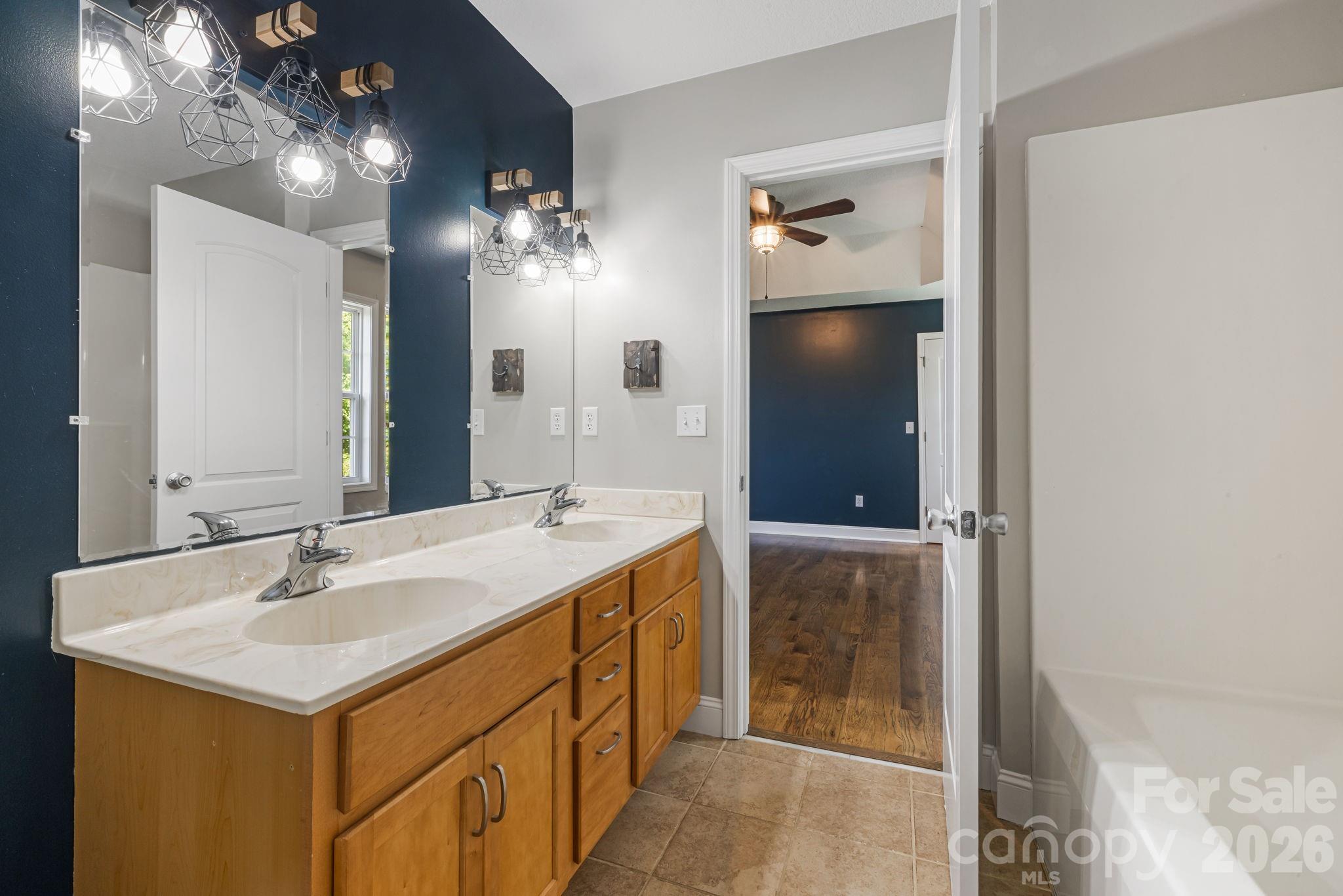 184 Scarlett Ridge Drive — Marshall