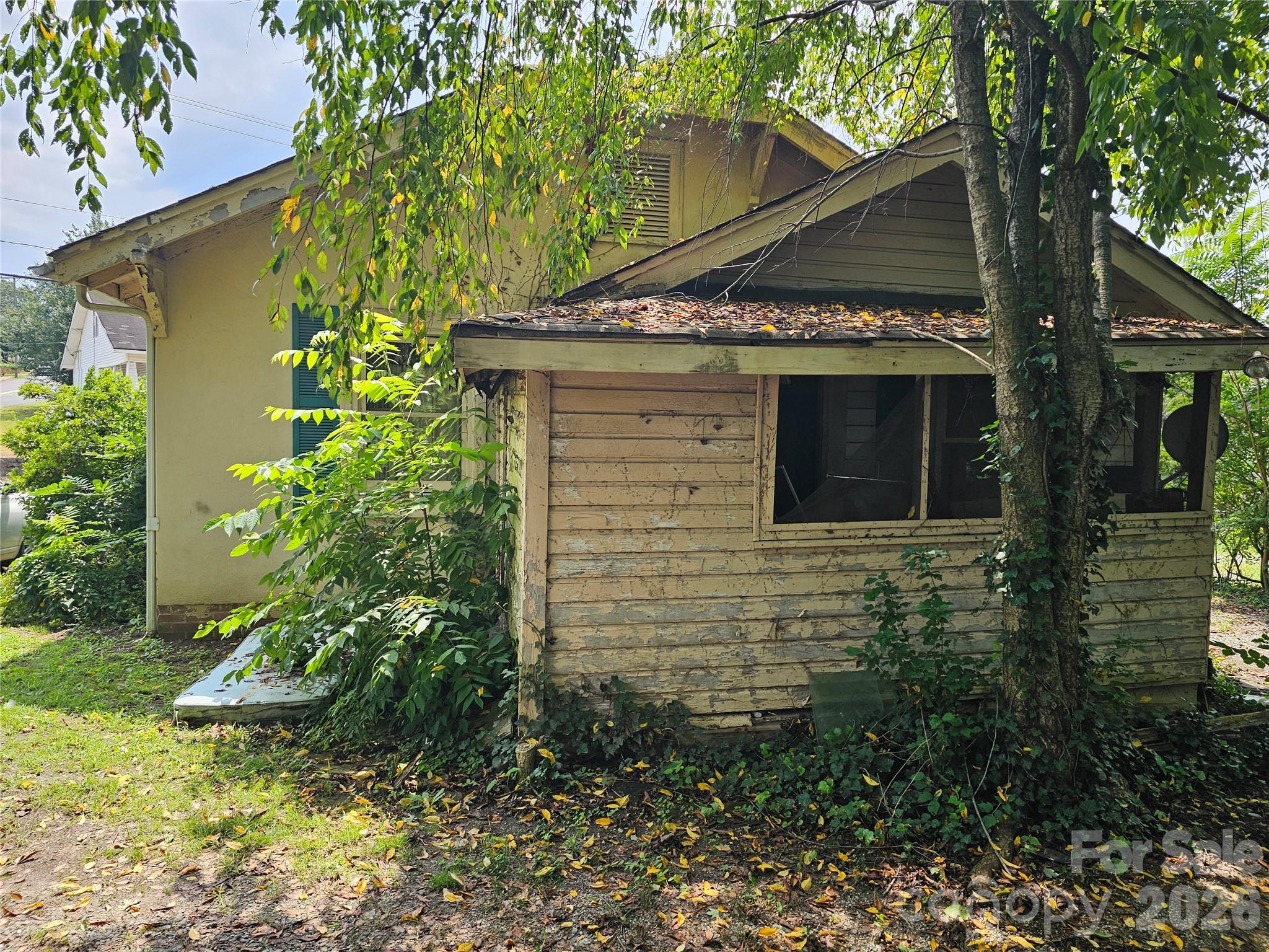 504 NW Hospital Avenue — Lenoir