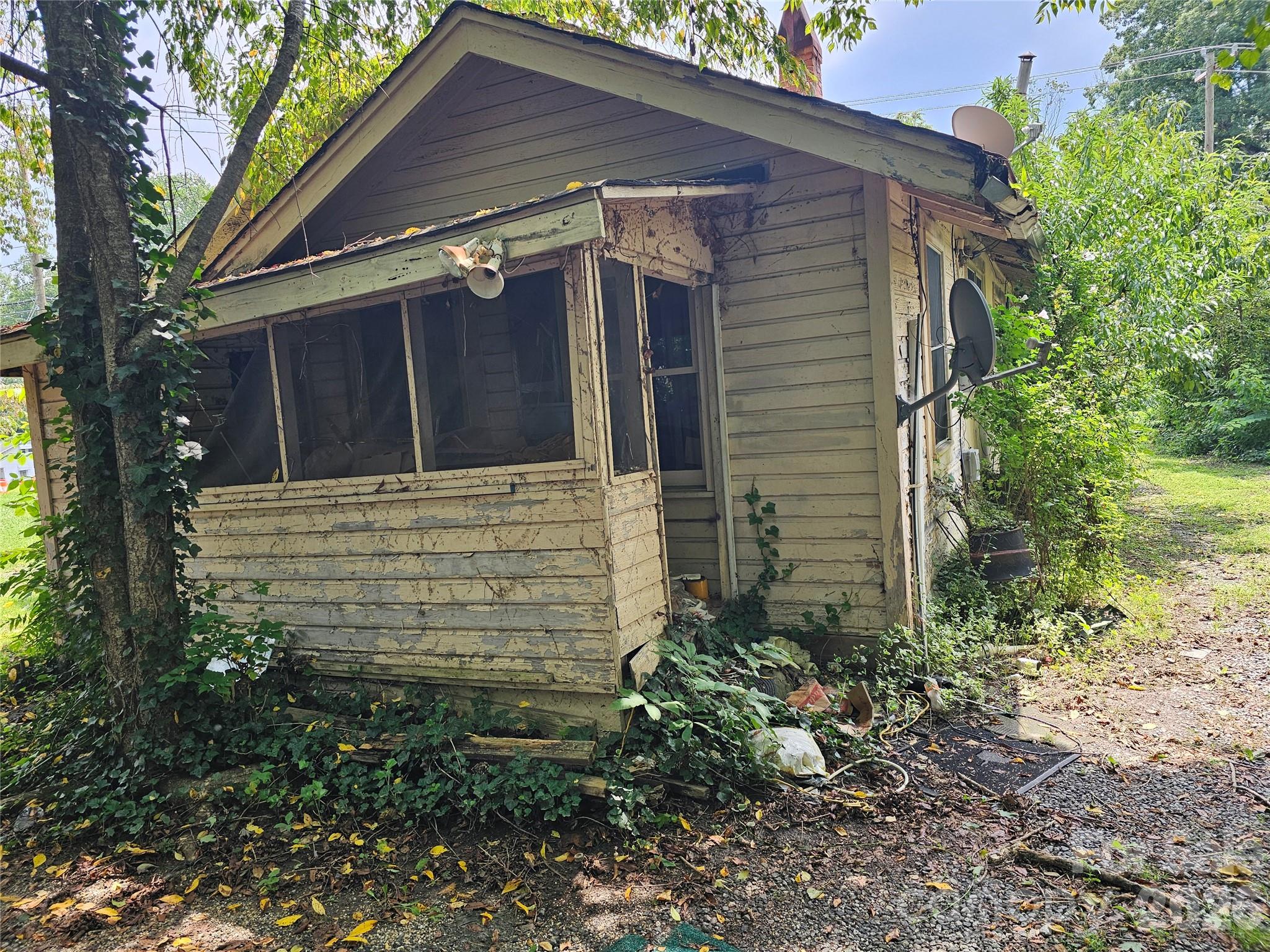 504 NW Hospital Avenue — Lenoir
