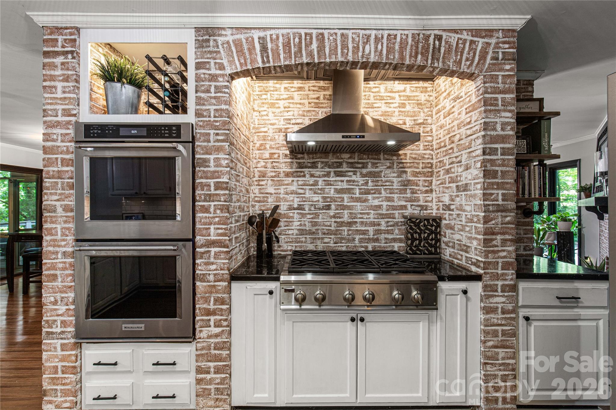 5 Oak Leaf Road — Clover