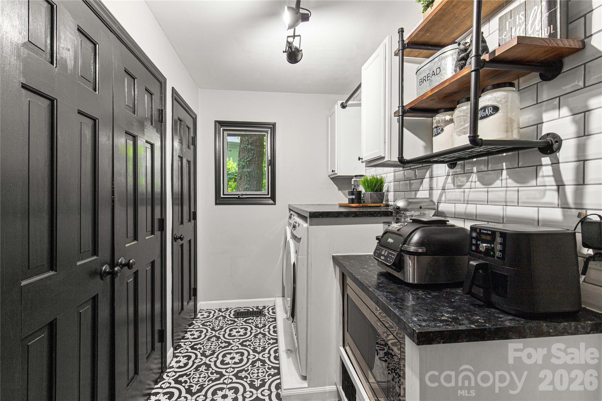 5 Oak Leaf Road — Clover