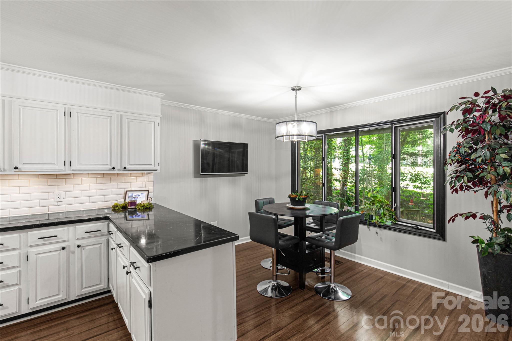 5 Oak Leaf Road — Clover