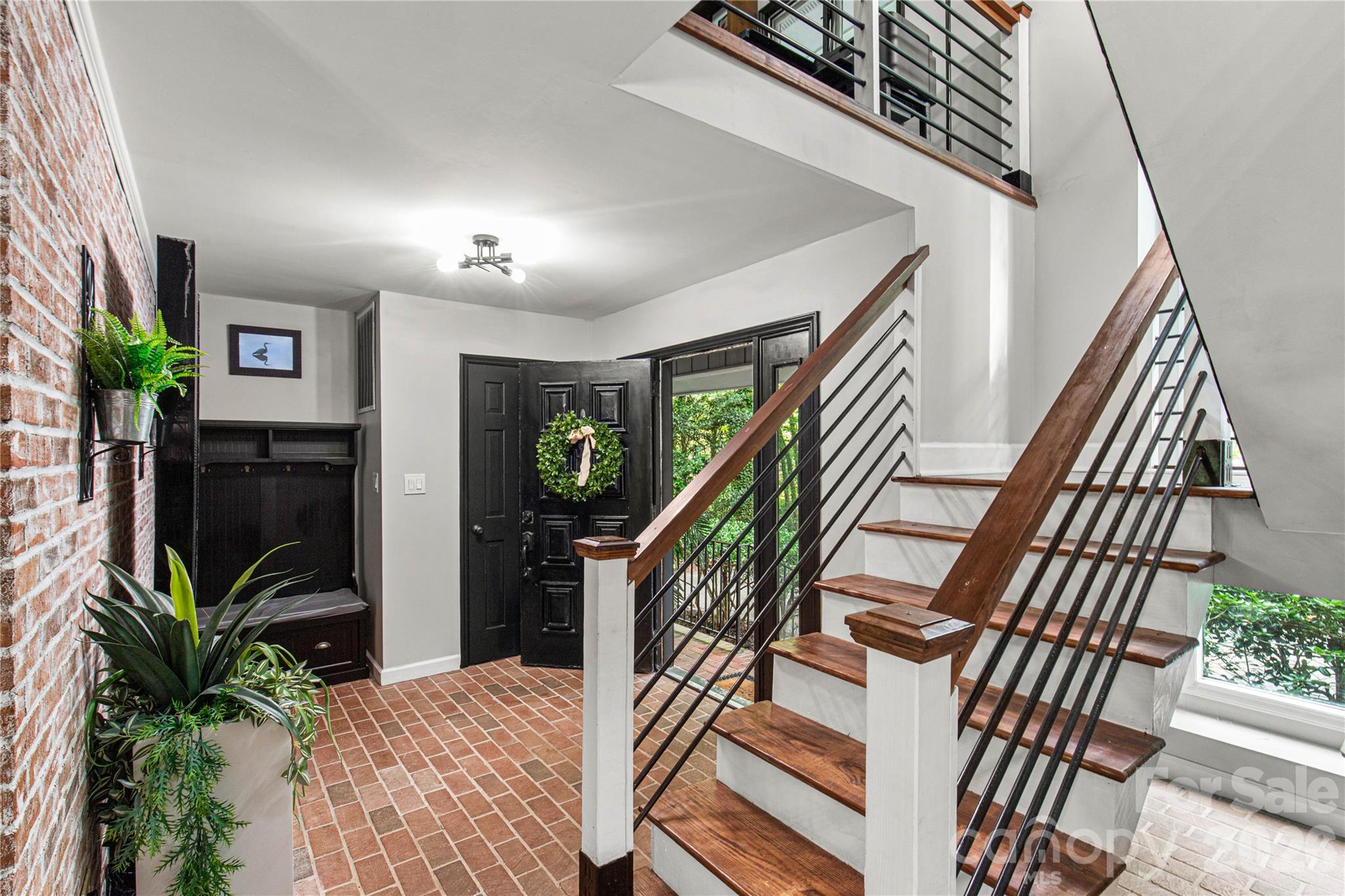 5 Oak Leaf Road — Clover