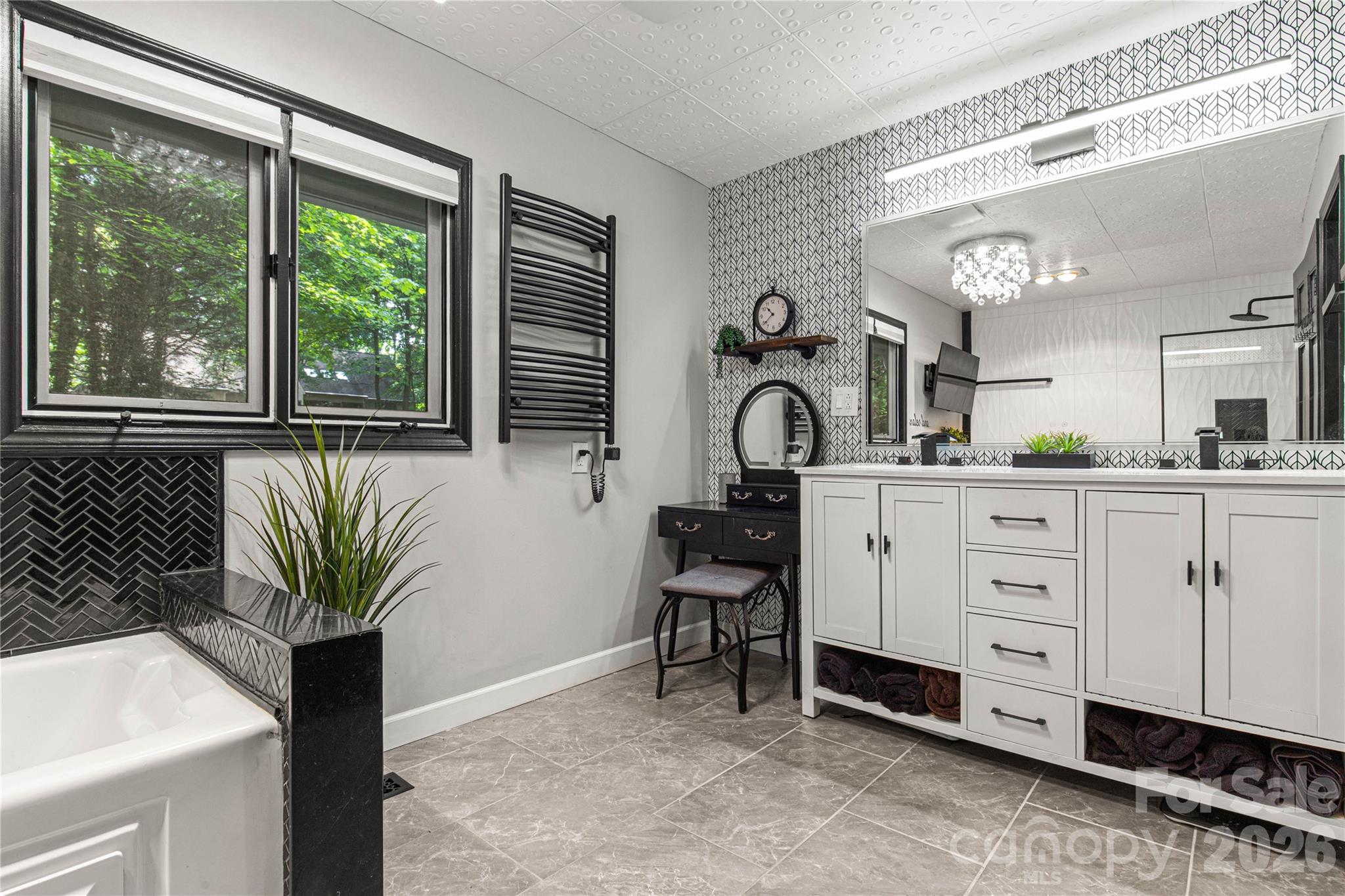 5 Oak Leaf Road — Clover