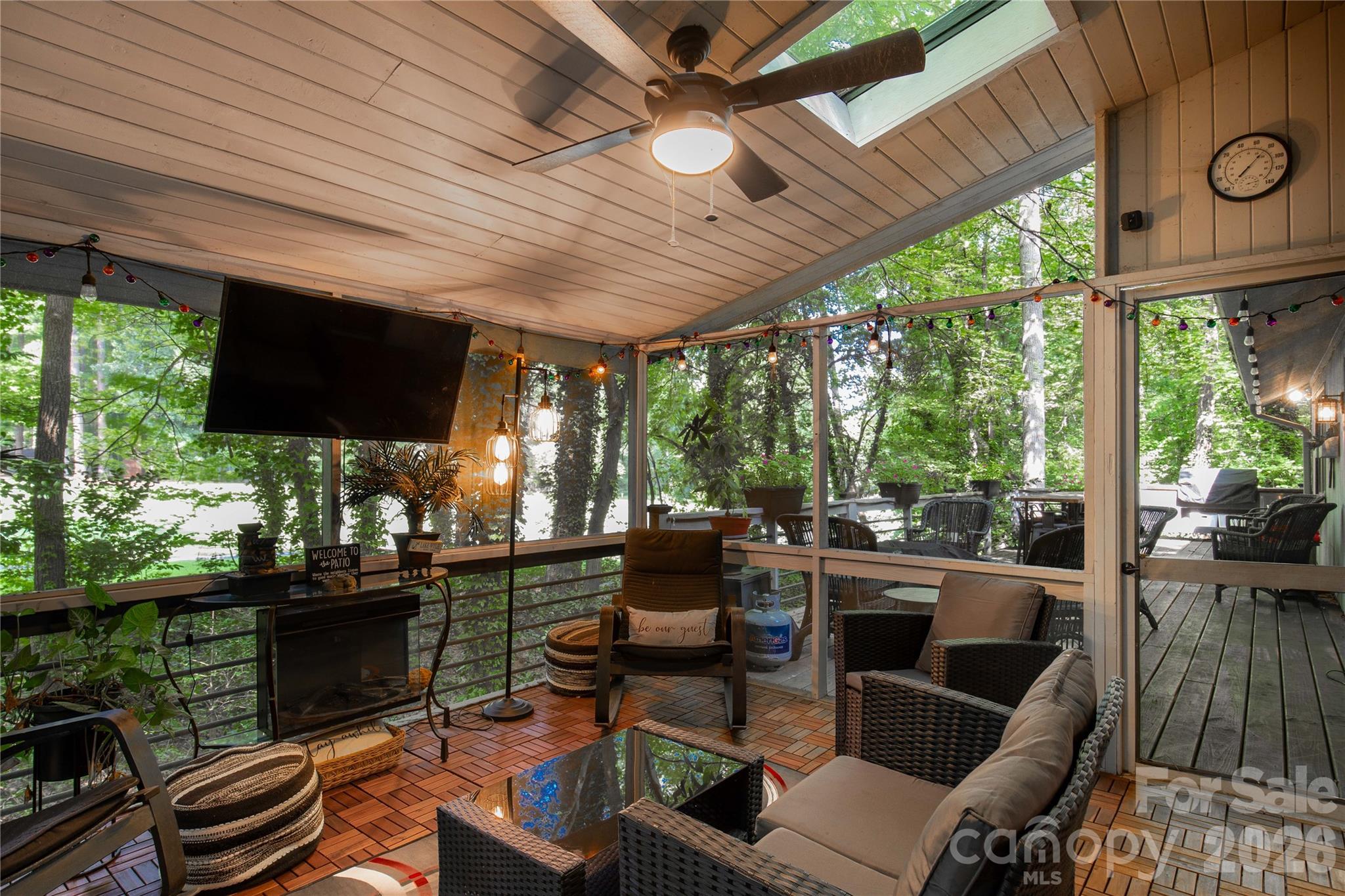 5 Oak Leaf Road — Clover