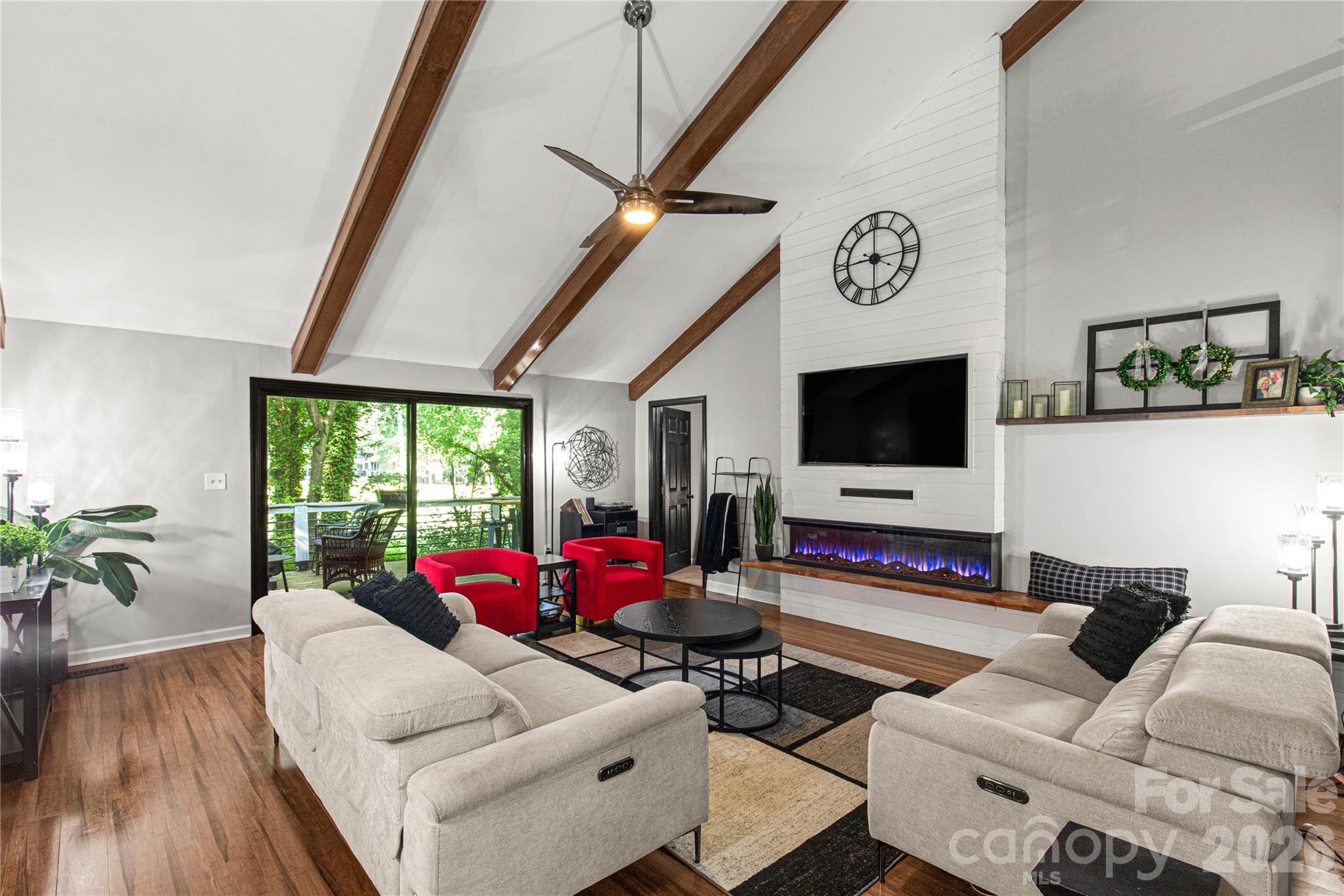 5 Oak Leaf Road — Clover
