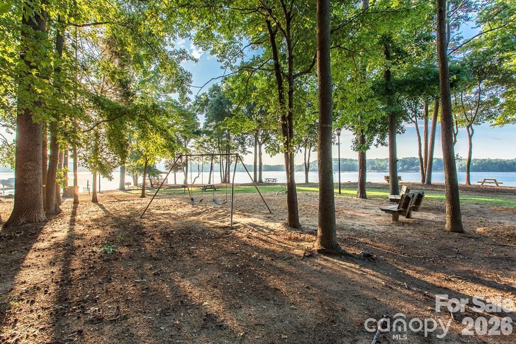 5 Oak Leaf Road — Clover