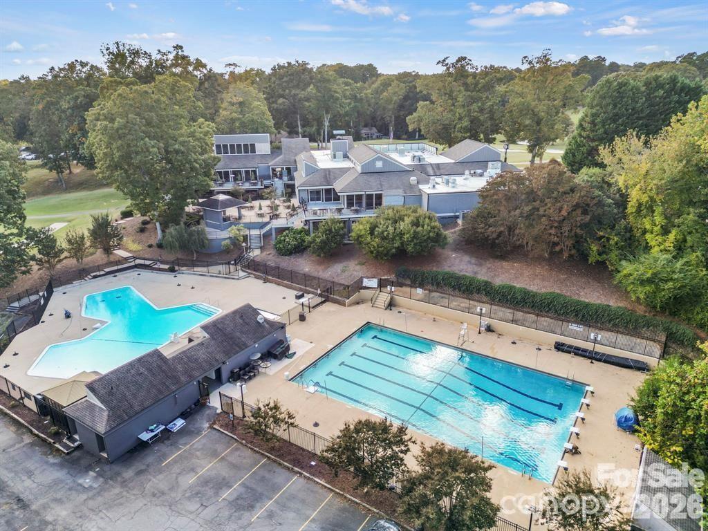 5 Oak Leaf Road — Clover