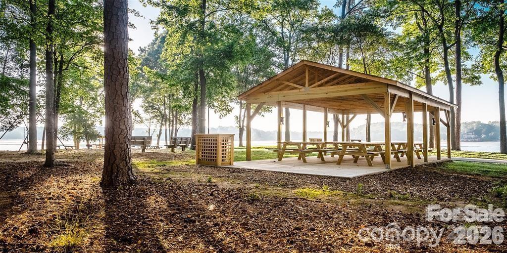 5 Oak Leaf Road — Clover
