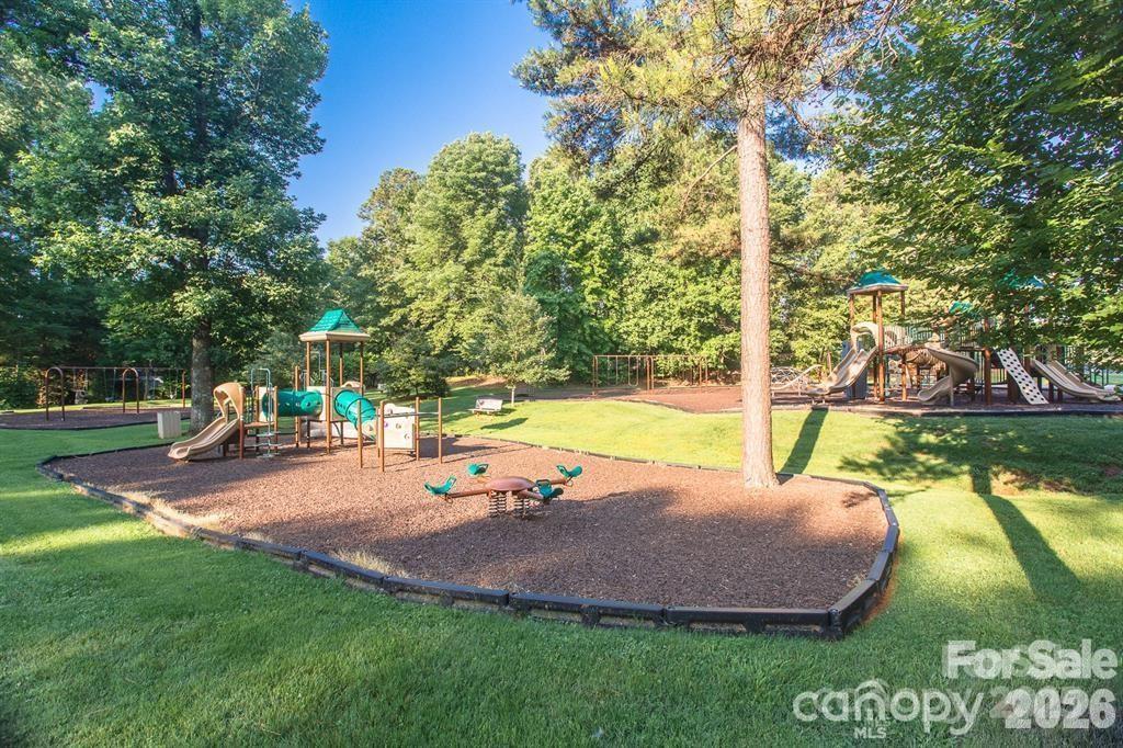 5 Oak Leaf Road — Clover
