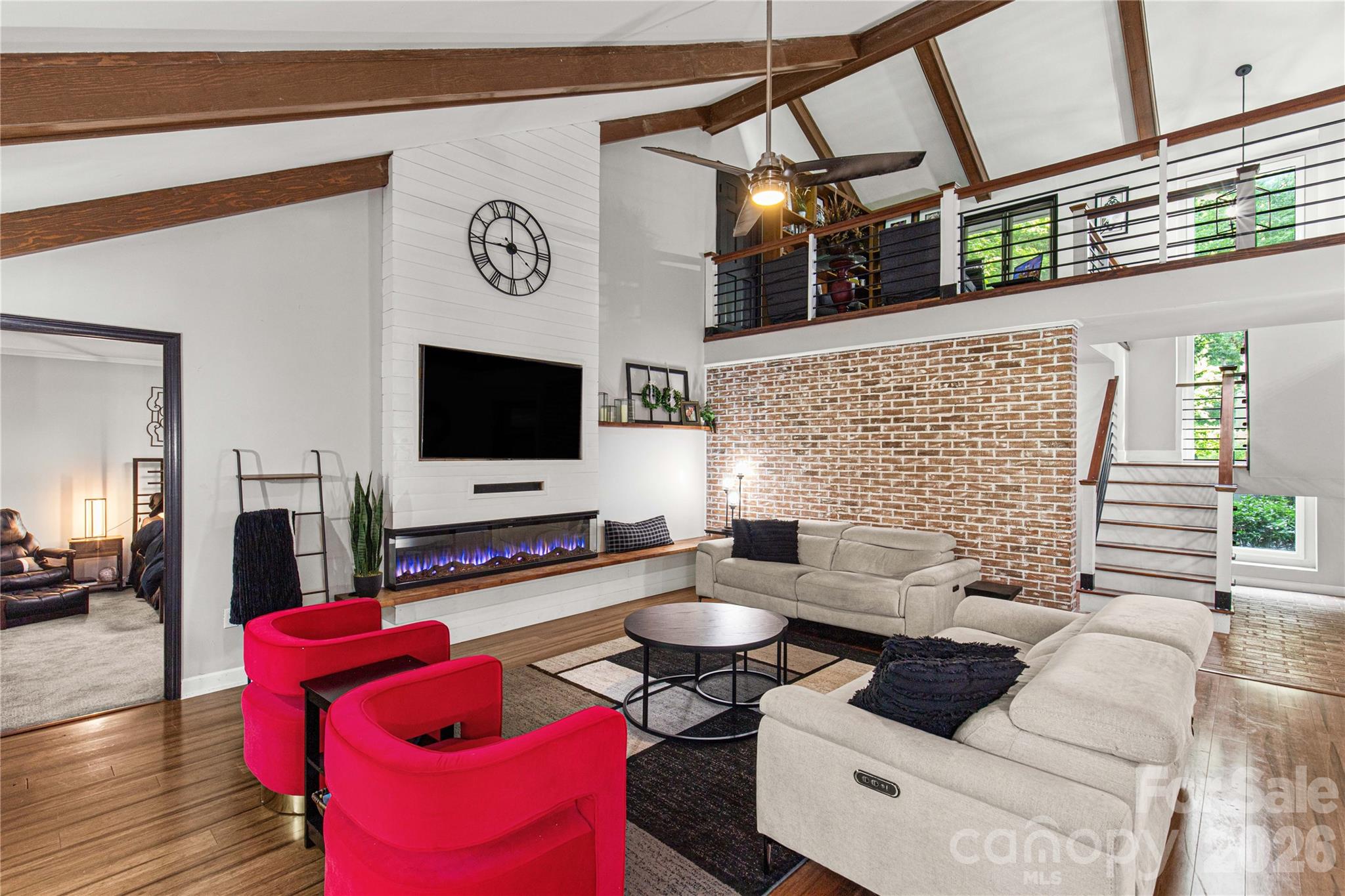 5 Oak Leaf Road — Clover