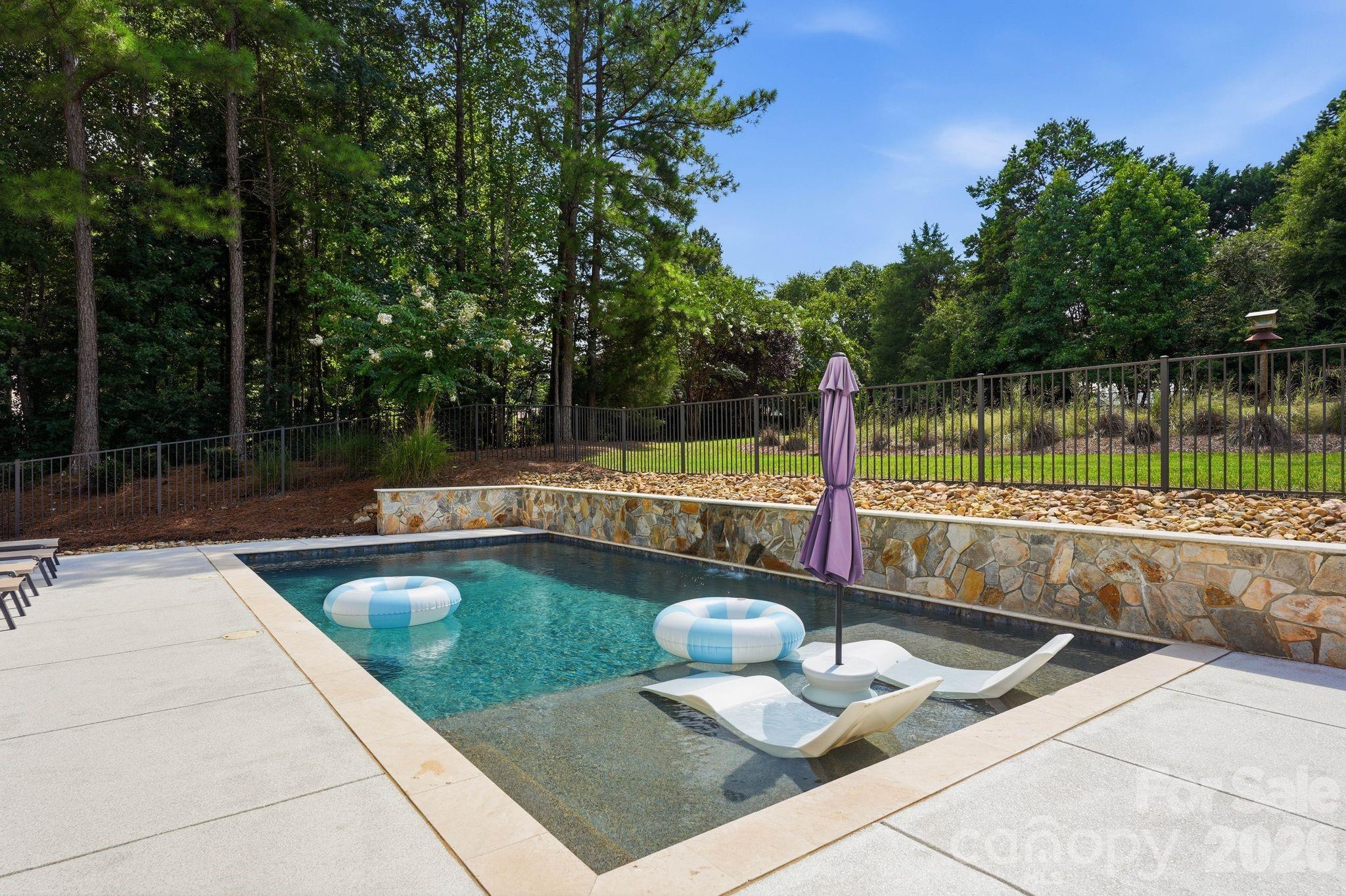 13528 Castleford Drive — Charlotte